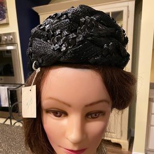 Vintage New Peck and Peck straw pillbox hat 20.5